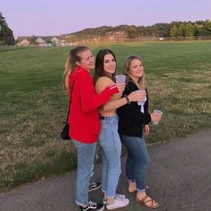 Meet your Posher, Chloe